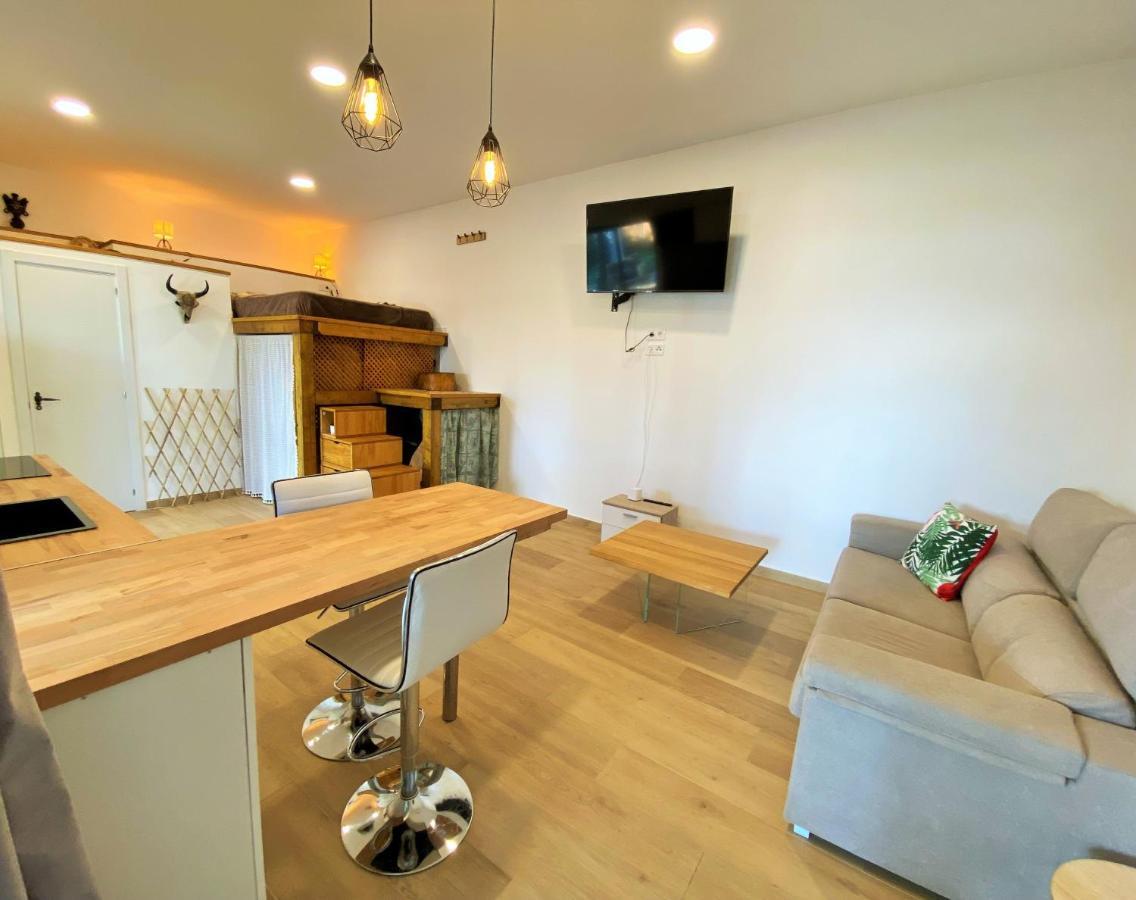 Villa Sitges El Ranch Amaizing Outdoor Areas Beaches At 5 Minutes Walk Sitges At 15 Min Drive Ac Pool Jacuzzi & Garden Xxl Calafell Zewnętrze zdjęcie