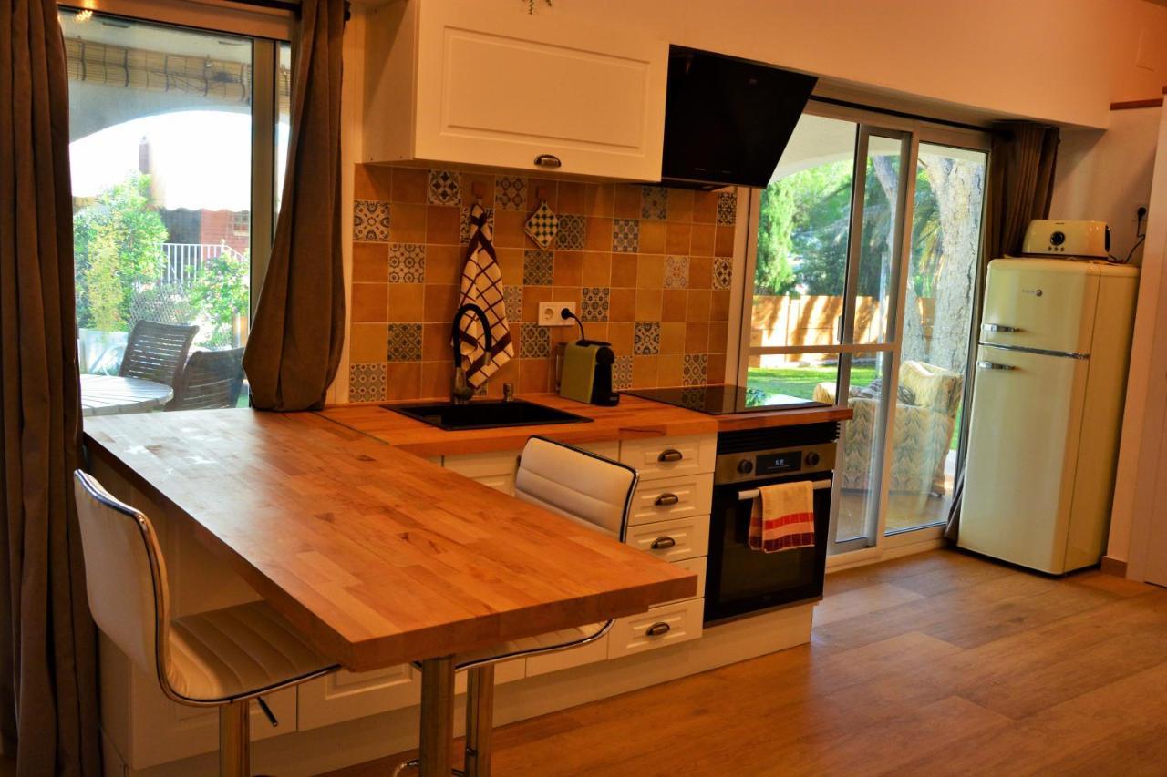 Villa Sitges El Ranch Amaizing Outdoor Areas Beaches At 5 Minutes Walk Sitges At 15 Min Drive Ac Pool Jacuzzi & Garden Xxl Calafell Zewnętrze zdjęcie