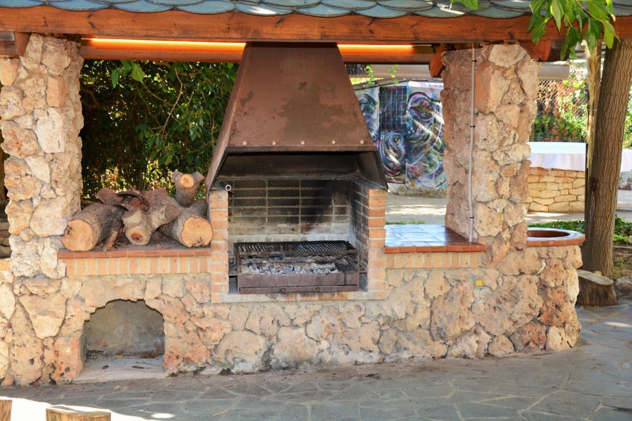 Villa Sitges El Ranch Amaizing Outdoor Areas Beaches At 5 Minutes Walk Sitges At 15 Min Drive Ac Pool Jacuzzi & Garden Xxl Calafell Zewnętrze zdjęcie
